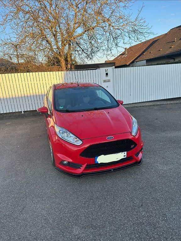 Gebraucht Ford Fiesta ST 182 PS (133 kW) 2014 Rot Kleinwagen