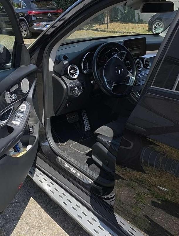 Schwarz Gebraucht 2017 Mercedes GLC250 AMG line SUV | 28.500 € (Teuer) - Bild 1/4