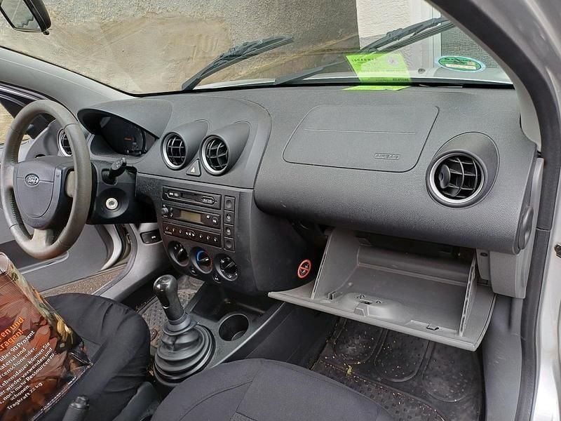 Gebraucht Ford Fiesta 60 PS (44 kW) 2003 Silber Kleinwagen