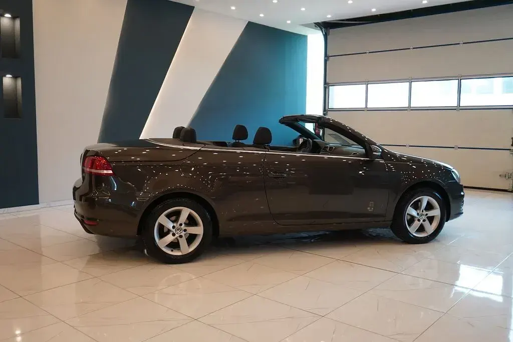 Gebraucht VW Eos Basis 122 PS (89 kW) 2012 Schwarz Cabrio