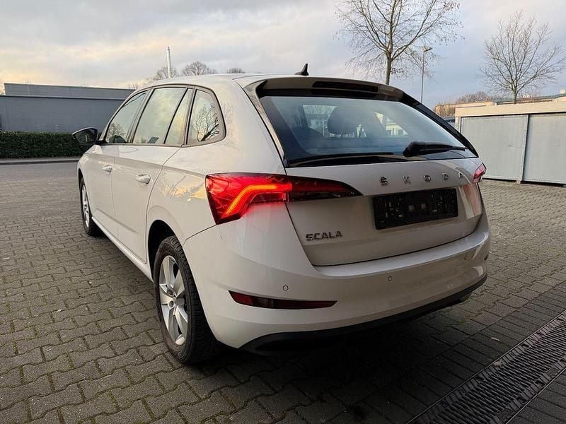 Gebraucht Skoda Scala Cool Plus 116 PS (85 kW) 2020 Weiß Kleinwagen