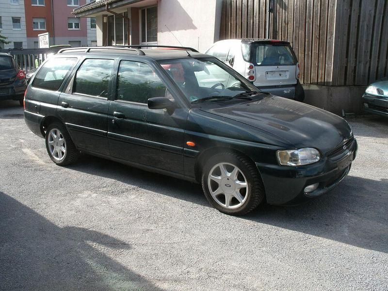 Gebraucht Ford Escort Ghia 116 PS (85 kW) 1996 Grün Kombi