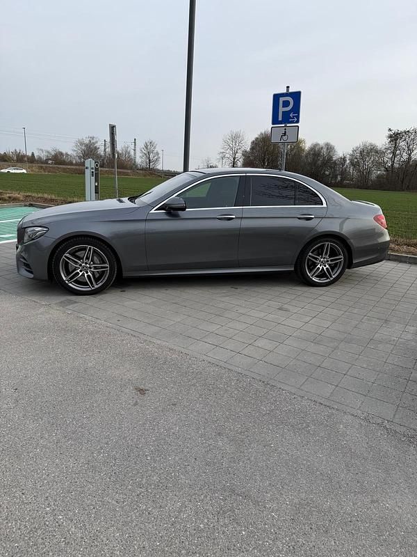 Gebraucht Mercedes E400 AMG line 340 PS (250 kW) 2019 Grau Limousine