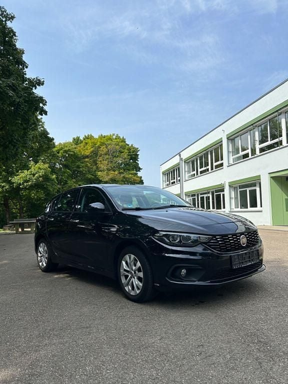 Schwarz Gebraucht 2016 Fiat Tipo Lounge Limousine | 7.200 € (Fairer Preis) - Bild 1/4