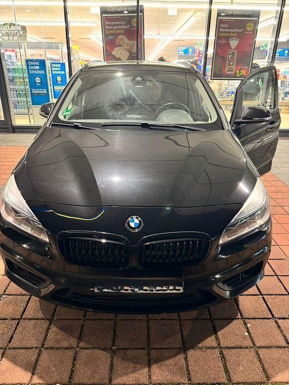 Schwarz Gebraucht 2017 BMW 218 Active Tourer Advantage Van / Kleinbus | 8.900 € (Superpreis) - Bild 1/4