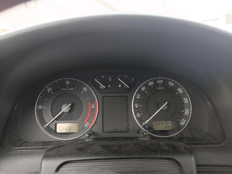 Gebraucht Skoda Superb 140 PS (102 kW) 2007 Grau Limousine