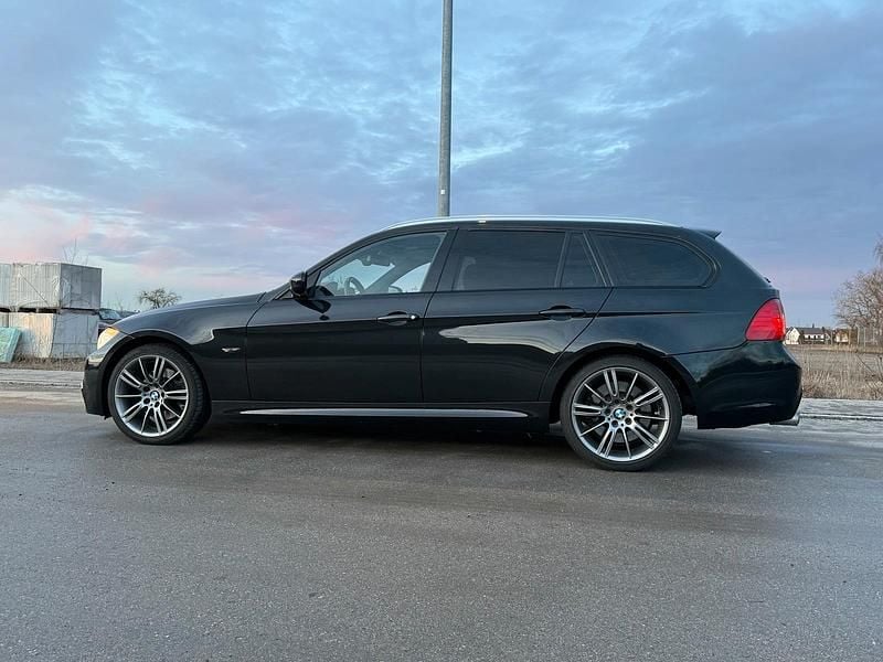 Gebraucht BMW 330 M Sport 245 PS (180 kW) 2011 Schwarz Kombi