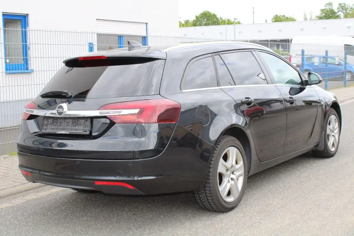 Gebraucht Opel Insignia Edition 136 PS (100 kW) 2016 Schwarz Kombi