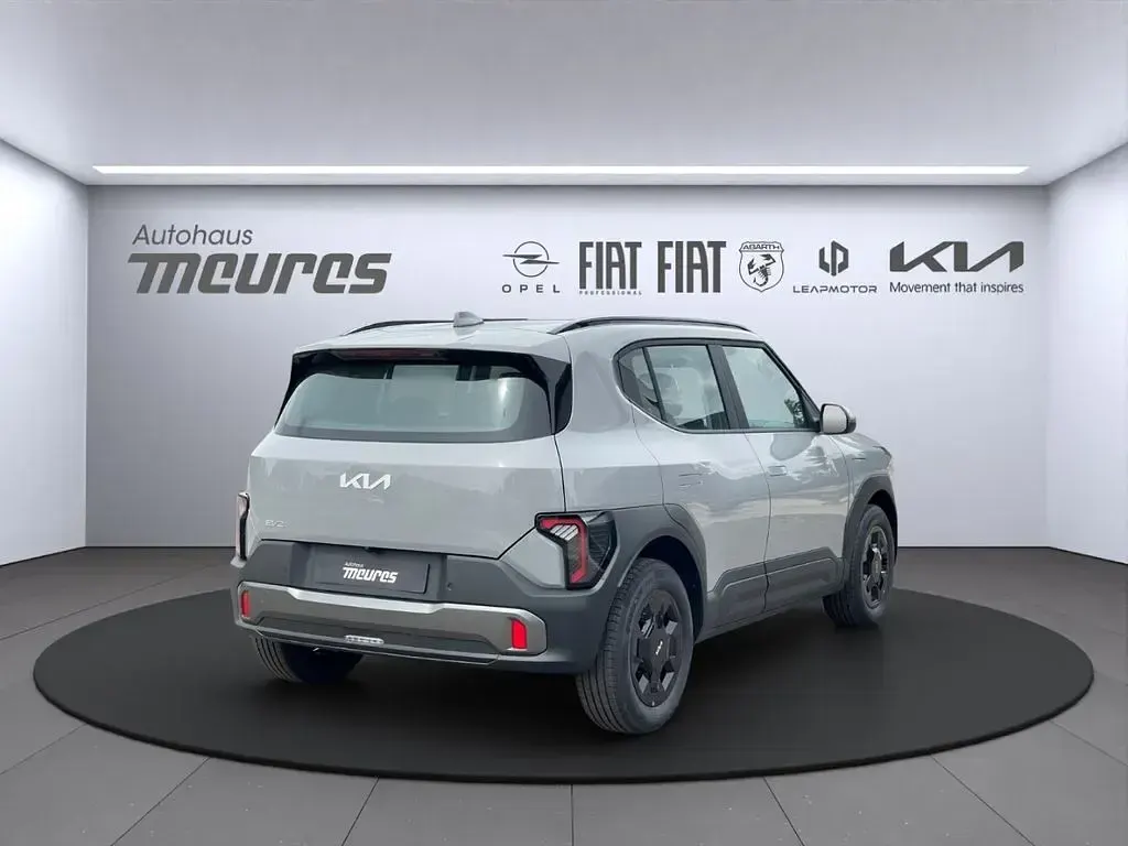 Neu Kia EV2 Air 108 kW (147 PS) 2026 Grau SUV