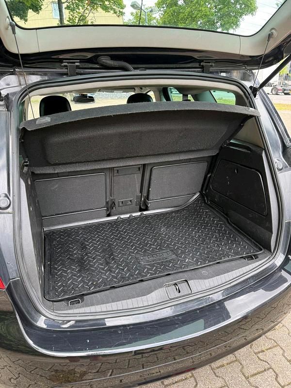 Gebraucht Opel Meriva 103 PS (75 kW) 2011 Schwarz Van / Kleinbus