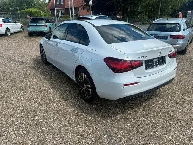 Gebraucht Mercedes A250 224 PS (164 kW) 2023 Weiß Limousine