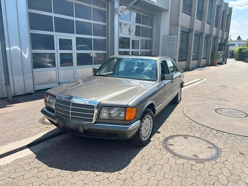Grau Gebraucht 1985 Mercedes 380 SE Limousine | 15.000 € - Bild 1/4