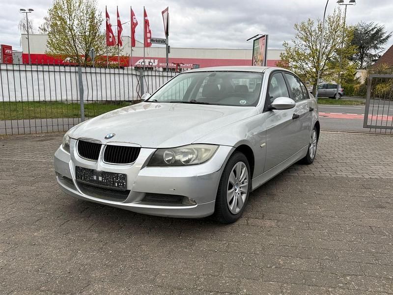 Gebraucht BMW 318 129 PS (94 kW) 2005 Silber Limousine