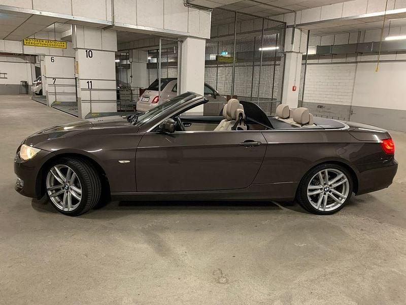 Gebraucht BMW 318 Cabriolet 143 PS (105 kW) 2011 Beige Cabrio