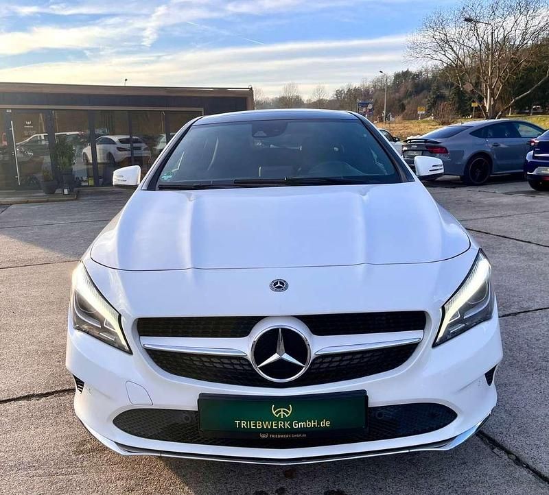 Gebraucht Mercedes CLA180 Shooting Brake 122 PS (89 kW) 2018 Weiß Kombi