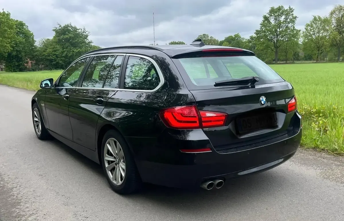 Gebraucht BMW 520 184 PS (135 kW) 2011 Schwarz Kombi