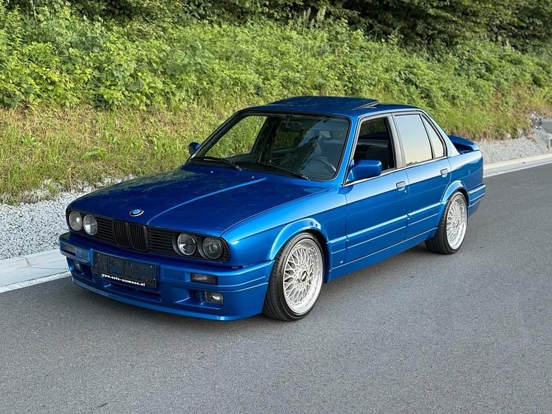 Gebraucht BMW 320 129 PS (94 kW) 1989 Blau Limousine