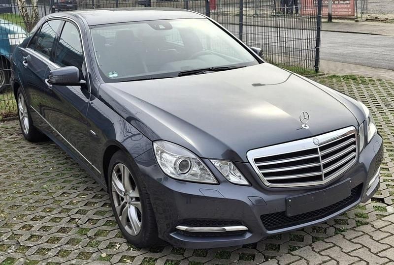 Gebraucht Mercedes E200 184 PS (135 kW) 2011 Grau Limousine