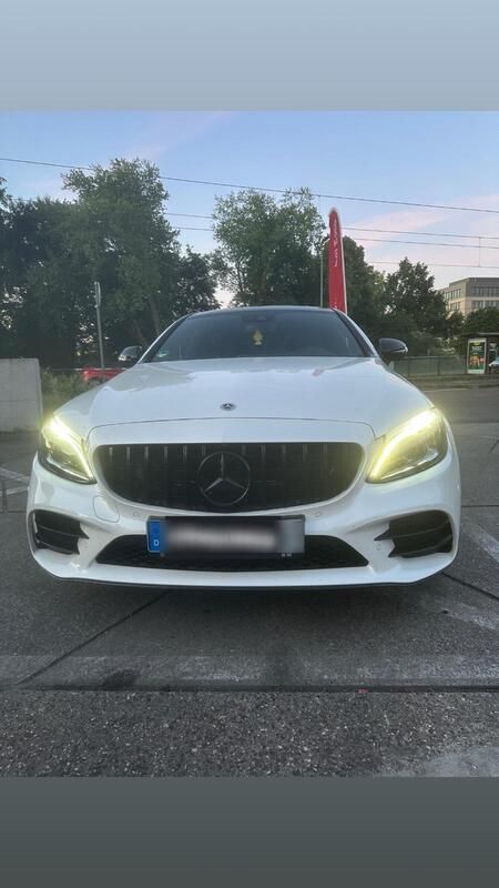 Weiß Gebraucht 2022 Mercedes C300 Coupé | 47.000 € (Etwas zu teuer) - Bild 1/4