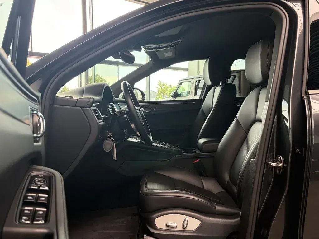 Gebraucht Porsche Macan 252 PS (185 kW) 2017 Vulkangrau SUV