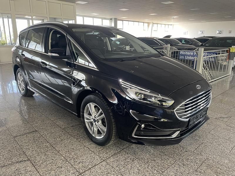 Gebraucht Ford S-MAX Titanium 190 PS (139 kW) 2022 Schwarz Van / Kleinbus