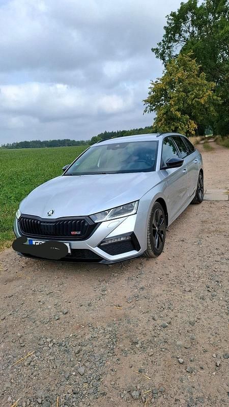Silber Gebraucht 2023 Skoda Octavia RS Kombi | 32.500 € (Fairer Preis) - Bild 1/4