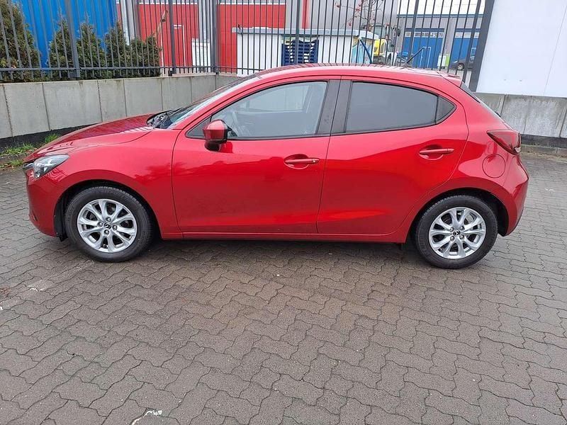 Rot Gebraucht 2018 Mazda 2 Sports-Line Limousine | 10.400 € (Superpreis) - Bild 1/4