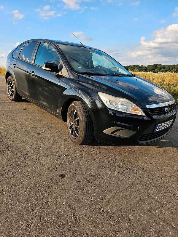 Schwarz Gebraucht 2009 Ford Focus Limousine | 2.400 € (Etwas zu teuer) - Bild 1/4