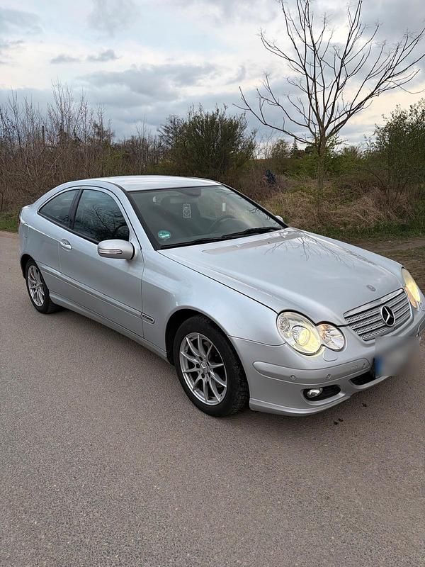 Gebraucht Mercedes C180 143 PS (105 kW) 2005 Silber Coupé