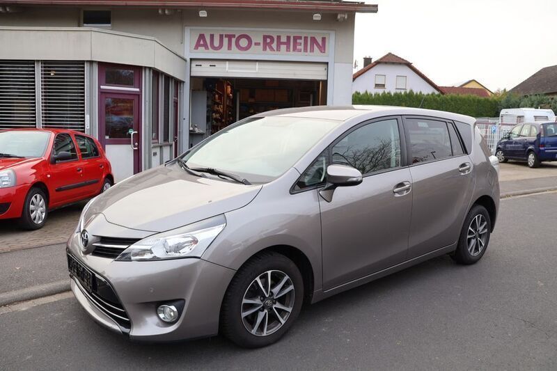 Grau Gebraucht 2014 Toyota Verso Comfort Van / Kleinbus | 9.700 € (Fairer Preis) - Bild 1/4