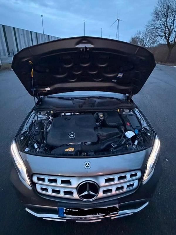 Gebraucht Mercedes GLA180 122 PS (89 kW) 2019 Grau SUV