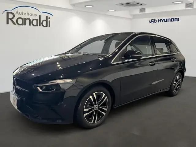 Schwarz Gebraucht 2023 Mercedes B200 Van / Kleinbus | 30.590 € (Fairer Preis) - Bild 1/4
