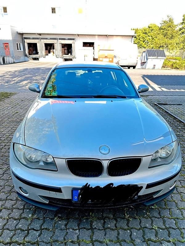Grau Gebraucht 2006 BMW 118 Kleinwagen | 2.500 € - Bild 1/4