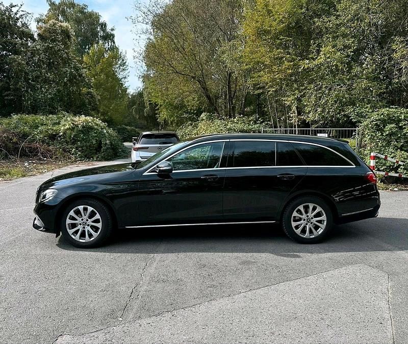 Gebraucht Mercedes E200 184 PS (135 kW) 2018 Schwarz Kombi