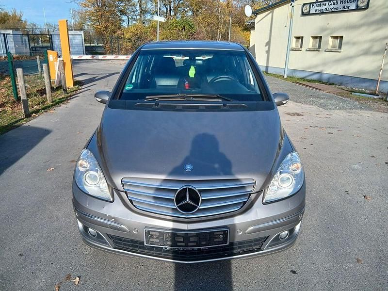 Grau Gebraucht 2007 Mercedes B200 Van / Kleinbus | 2.350 € (Fairer Preis) - Bild 1/4