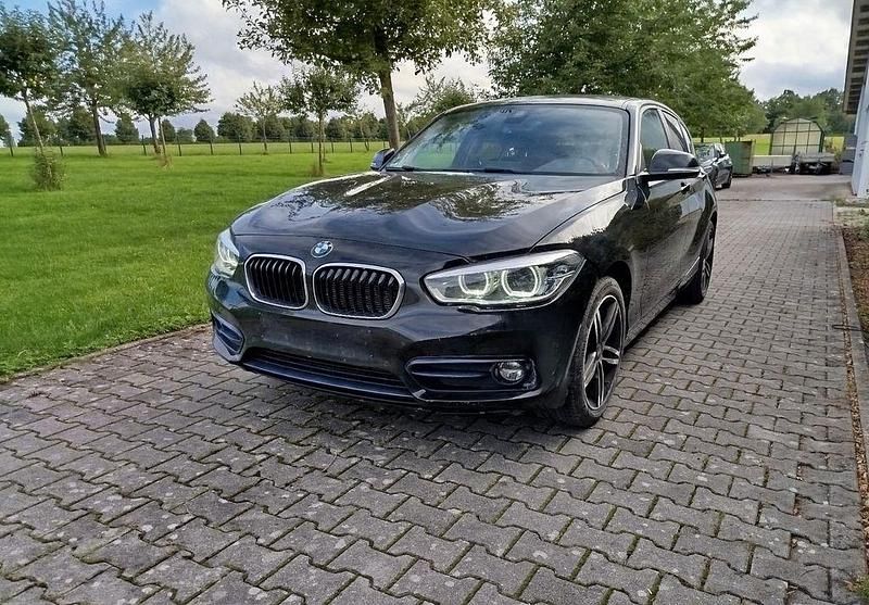 Schwarz Gebraucht 2017 BMW 116 Sport Line Kleinwagen | 10.400 € (Guter Preis) - Bild 1/4
