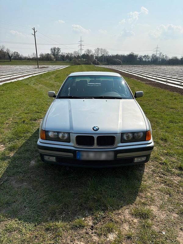 Second-hand BMW 320 150 CP (110 kW) 1996 Argintiu Berlinǎ