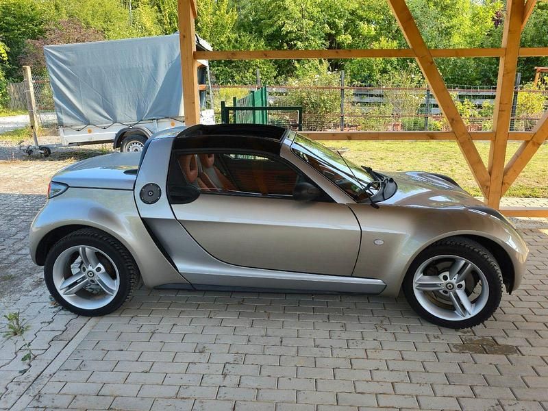 Grau Gebraucht 2004 Smart Roadster Cabrio | 4.999 € (Fairer Preis) - Bild 1/4