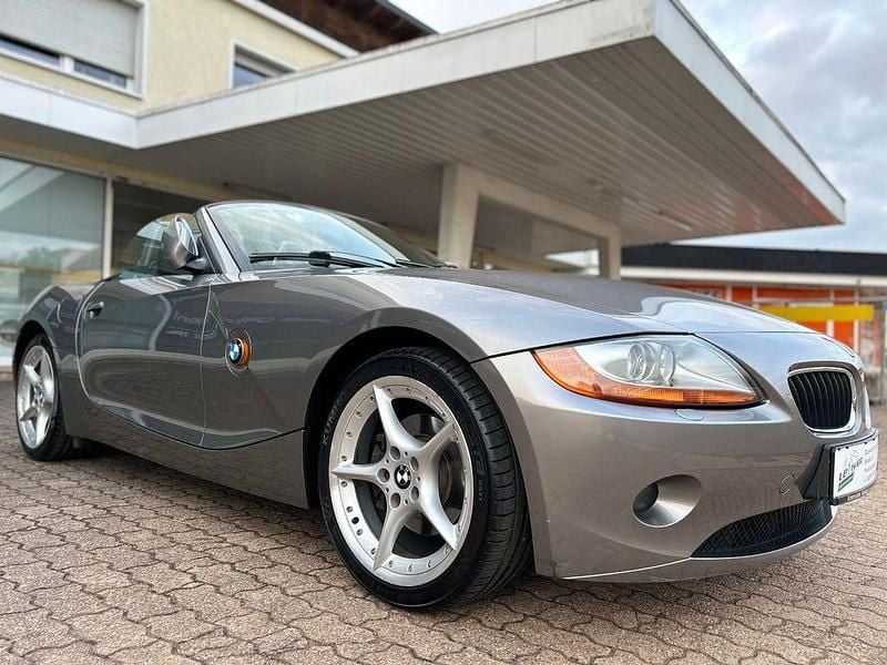 Grau Gebraucht 2003 BMW Z4 Sport Line Cabrio | 13.990 € (Etwas zu teuer) - Bild 1/4