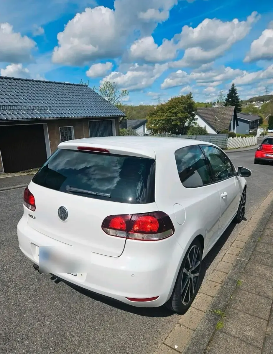 Gebraucht VW Golf VI 140 PS (102 kW) 2010 Weiß Coupé