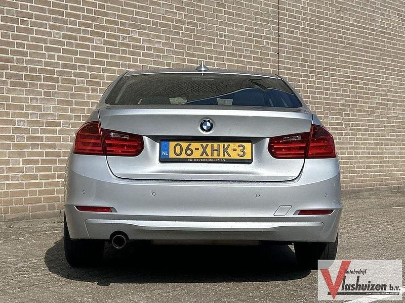 Gebraucht BMW 320 184 PS (135 kW) 2012 Grau Limousine