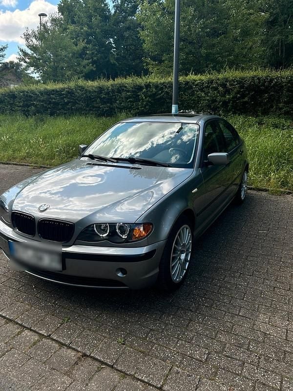 Grau Gebraucht 2004 BMW 316 Sport Line Limousine | 2.500 € (Fairer Preis) - Bild 1/4