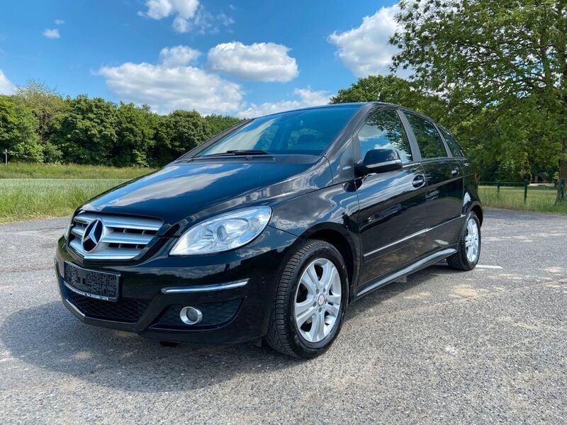 Schwarz Gebraucht 2011 Mercedes B180 Van / Kleinbus | 5.490 € (Fairer Preis) - Bild 1/4