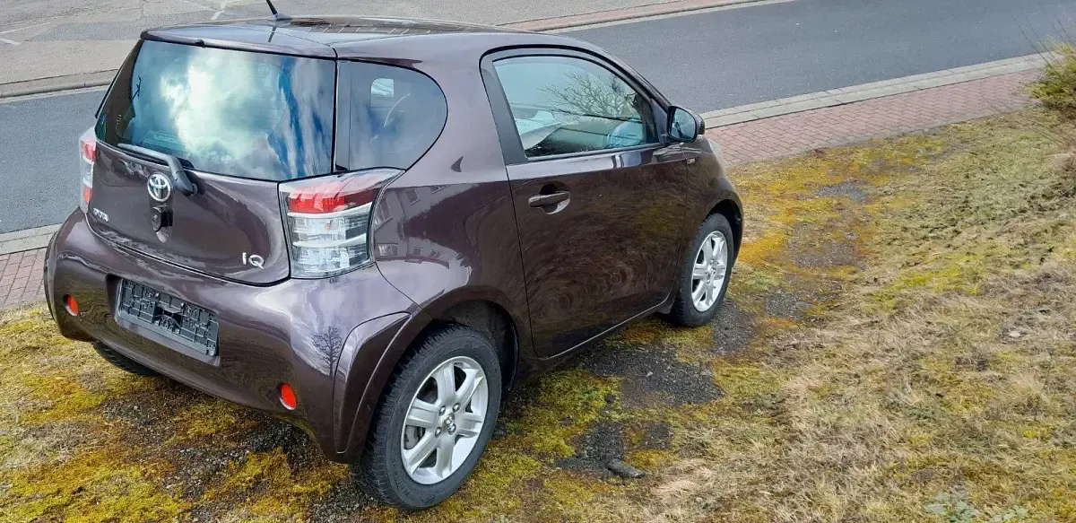 Gebraucht Toyota iQ 68 PS (50 kW) 2009 Violet Kleinwagen