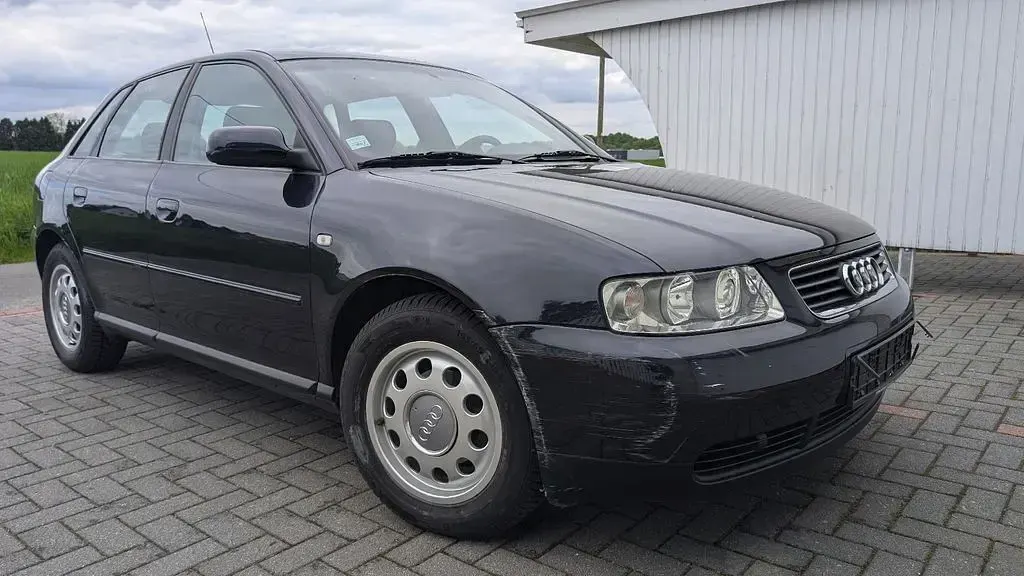 Gebraucht Audi A3 Attraction 102 PS (75 kW) 2001 Blau Kleinwagen