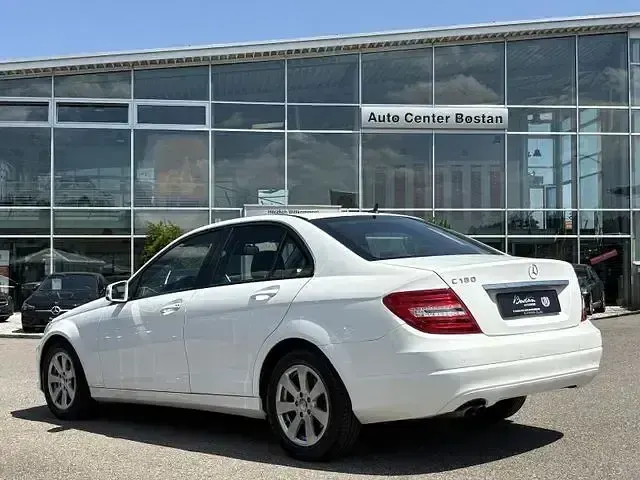 Gebraucht Mercedes C180 156 PS (114 kW) 2012 Weiß Limousine