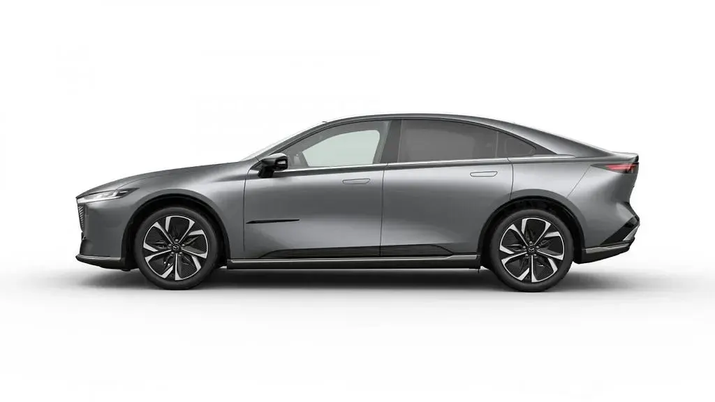 Neu Mazda 6e Takumi-Line 189 kW (258 PS) 2025 Grau Limousine