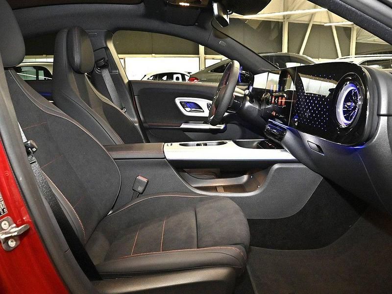 Gebraucht Mercedes CLA 250+ AMG line 200 kW (272 PS) 2026 Rot Limousine