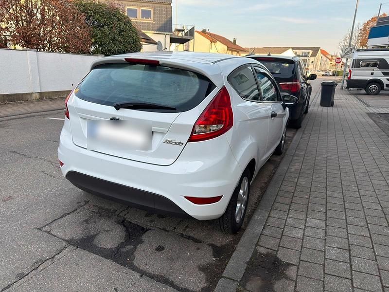 Gebraucht Ford Fiesta 60 PS (44 kW) 2009 Weiß Kleinwagen
