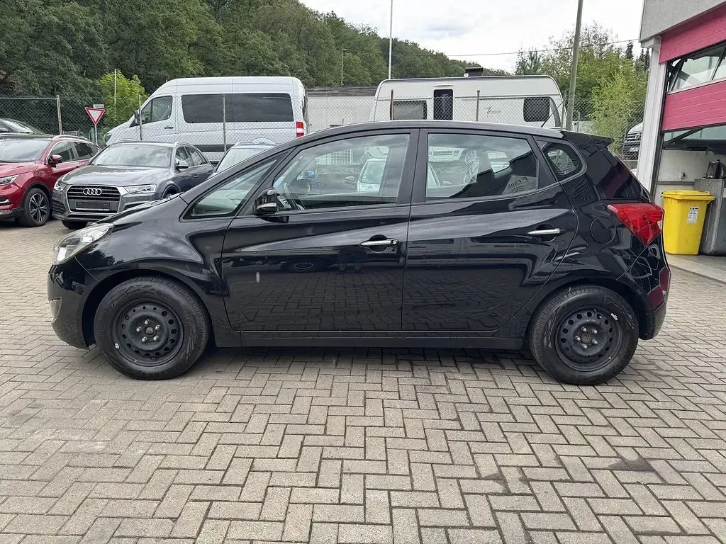 Gebraucht Hyundai ix20 Style 90 PS (66 kW) 2011 Schwarz Kleinwagen